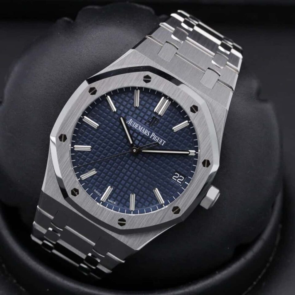 AP Royal Oak 15500ST Blue Dial Side