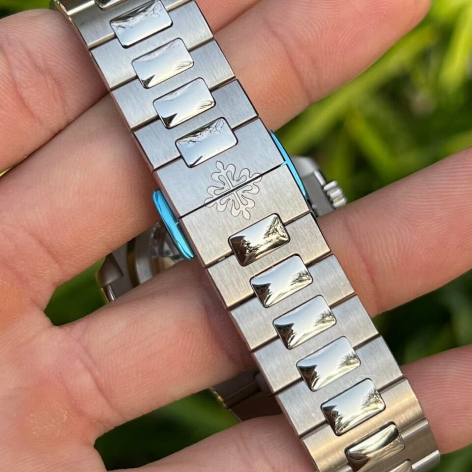 Patek Philippe Nautilus 5811/1G Blue Dial (Bracelet)