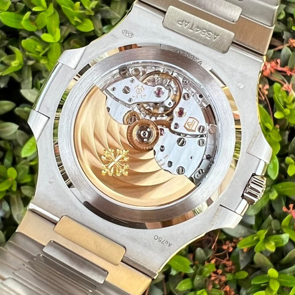 Patek Philippe Nautilus 5811/1G Blue Dial (Case Back)