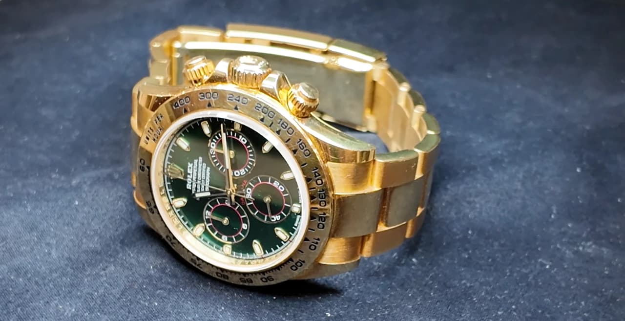 How to Choose, Style, and Care for Women’s Rose Gold Watches 6 how to clean gold watch